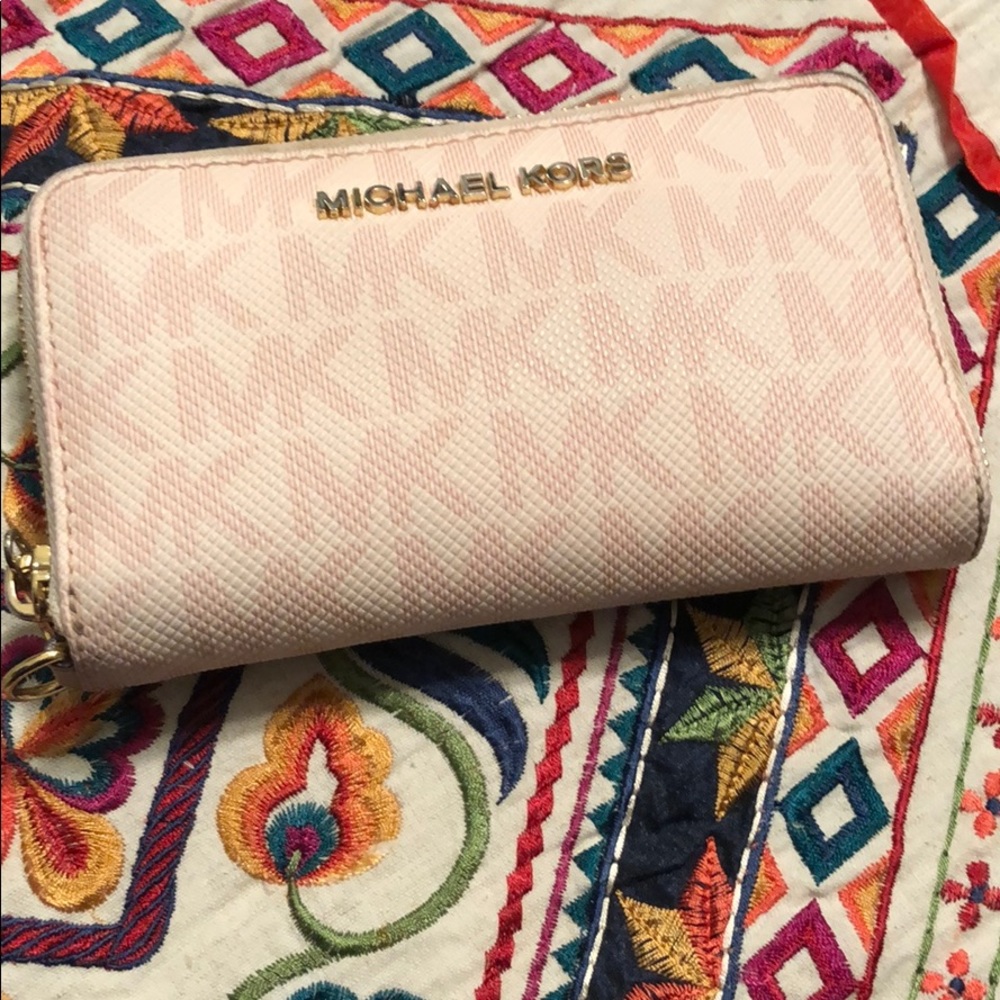Authentic Michael Kors Leather Wrislet Wallet